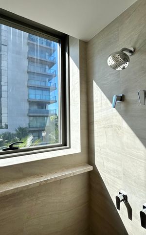 Apartamento à venda com 268m², 4 quartos e 4 vagas Apartamento à venda com 268m², 4 quartos e 4 vagasSuíte 3 - Banheiro