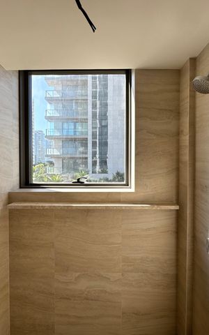 Apartamento à venda com 268m², 4 quartos e 4 vagas Apartamento à venda com 268m², 4 quartos e 4 vagasSuíte 1 - Banheiro