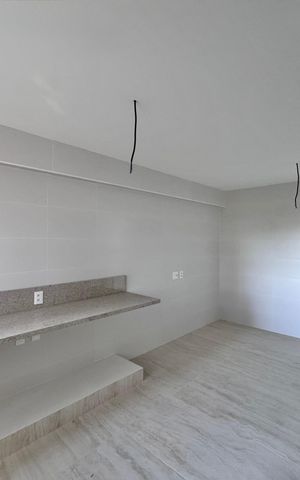 Apartamento à venda com 268m², 4 quartos e 4 vagas Apartamento à venda com 268m², 4 quartos e 4 vagasCozinha