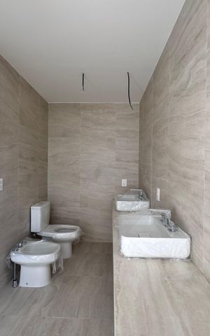 Apartamento à venda com 268m², 4 quartos e 4 vagas Apartamento à venda com 268m², 4 quartos e 4 vagasSuíte 1 - Banheiro