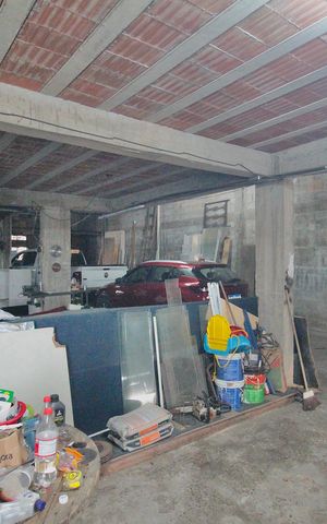 Casa à venda com 756m², 4 quartos e 4 vagasGaragem e Galpão