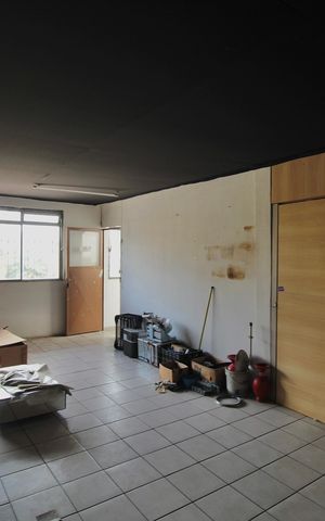 Casa à venda com 756m², 4 quartos e 4 vagasEscritório