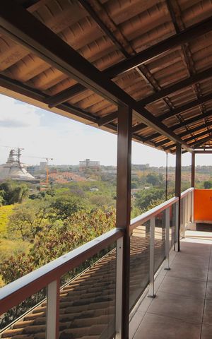 Casa à venda com 756m², 4 quartos e 4 vagasVaranda da Suite