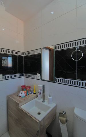 Casa à venda com 756m², 4 quartos e 4 vagasBanheiro Social 1