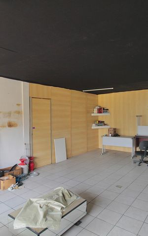 Casa à venda com 756m², 4 quartos e 4 vagasEscritório