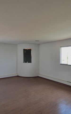 Casa à venda com 756m², 4 quartos e 4 vagasCasa 2