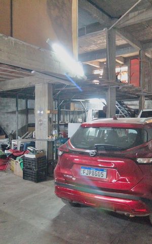 Casa à venda com 756m², 4 quartos e 4 vagasGaragem e Galpão
