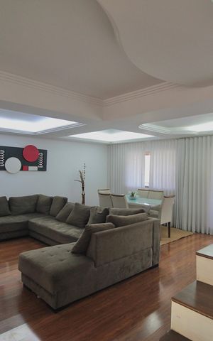 Casa à venda com 756m², 4 quartos e 4 vagasSala