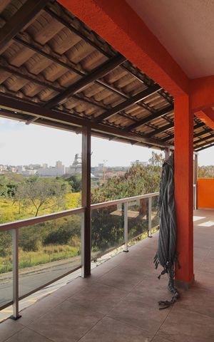 Casa à venda com 756m², 4 quartos e 4 vagasVaranda Frontal