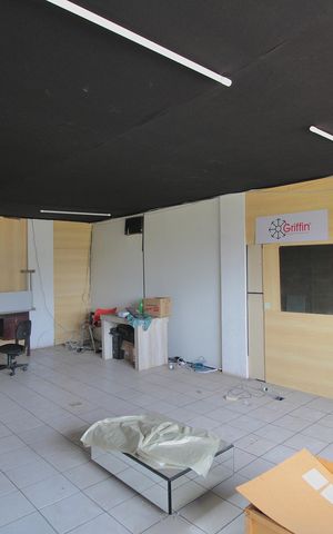 Casa à venda com 756m², 4 quartos e 4 vagasEscritório