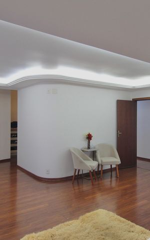 Casa à venda com 756m², 4 quartos e 4 vagasSuite