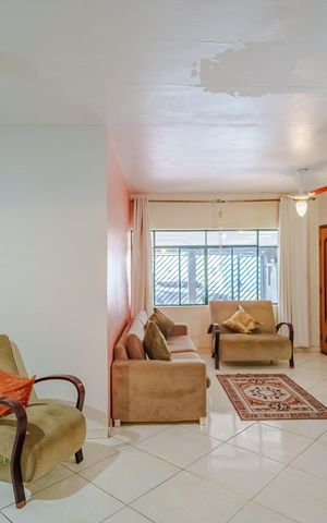 Casa para alugar com 225m², 4 quartos e 2 vagasSala