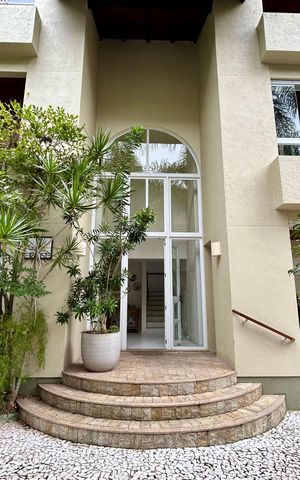Casa de condomínio para alugar com 114m², 3 quartos e 2 vagas Casa de condomínio para alugar com 114m², 3 quartos e 2 vagasFachada do bloco