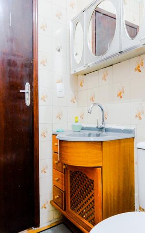 Casa à venda com 140m², 4 quartos e 1 vagaBanheiro