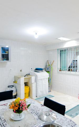 Casa à venda com 140m², 4 quartos e 1 vagaÁrea de Serviço
