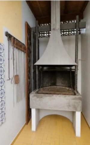 Casa à venda com 230m², 3 quartos e 2 vagasÁrea externa