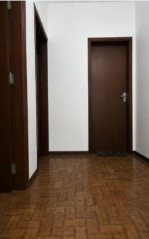 Casa à venda com 230m², 3 quartos e 2 vagasCorredor