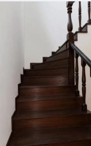 Casa à venda com 230m², 3 quartos e 2 vagasEscada