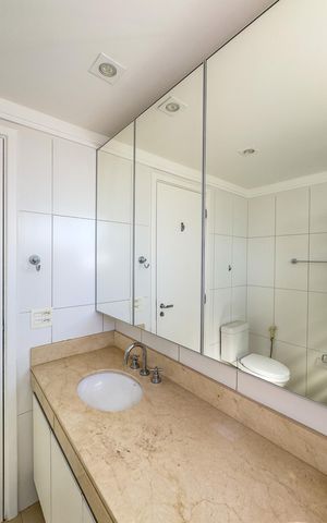 Apartamento à venda com 147m², 3 quartos e 3 vagasBanheiro da Suíte 1