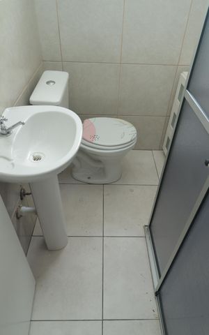 Casa para alugar com 70m², 1 quarto e 2 vagasBanheiro