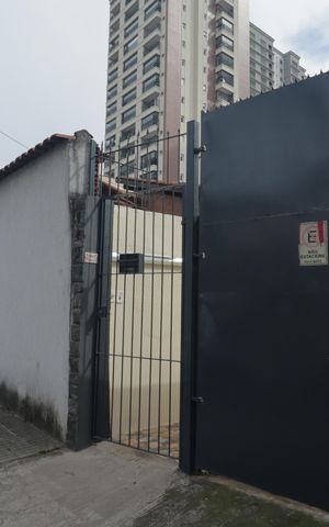 Casa para alugar com 70m², 1 quarto e 2 vagasFachada