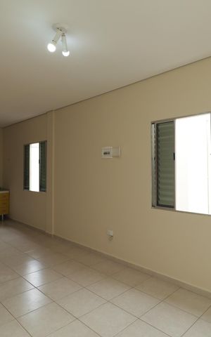 Casa para alugar com 70m², 1 quarto e 2 vagasSala