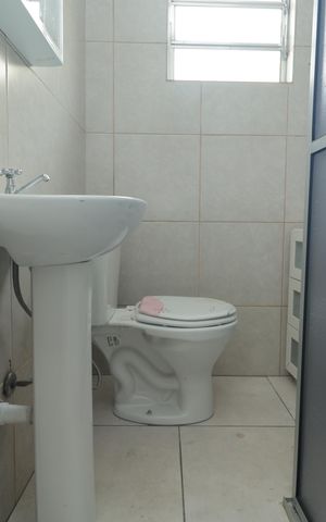 Casa para alugar com 70m², 1 quarto e 2 vagasBanheiro