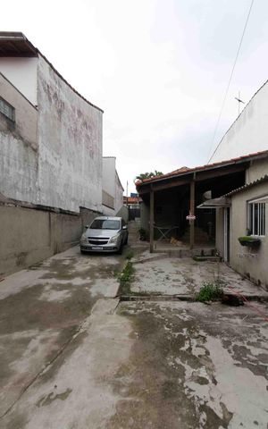Casa à venda com 500m², 3 quartos e 3 vagas Casa à venda com 500m², 3 quartos e 3 vagasGaragem