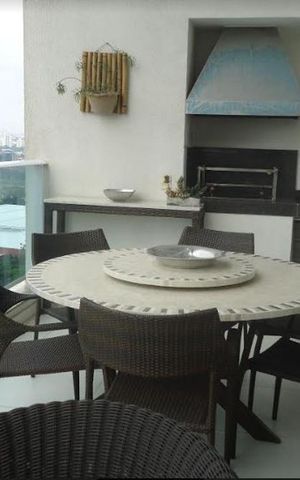 Apartamento à venda com 186m², 3 quartos e 4 vagasVaranda