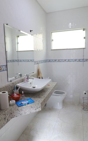 Casa à venda com 248m², 5 quartos e 3 vagasBanheiro social
