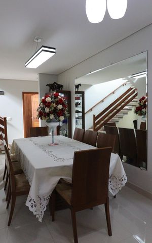 Casa à venda com 248m², 5 quartos e 3 vagasSala