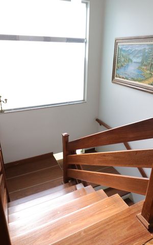 Casa à venda com 248m², 5 quartos e 3 vagasCorredor
