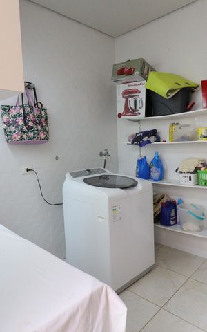 Casa à venda com 248m², 5 quartos e 3 vagasÁrea de Serviço