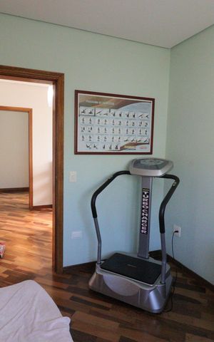 Casa à venda com 248m², 5 quartos e 3 vagasQuarto 2