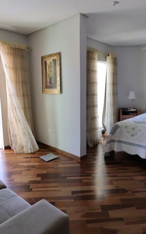 Casa à venda com 248m², 5 quartos e 3 vagasSuíte 3