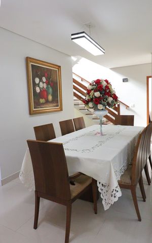 Casa à venda com 248m², 5 quartos e 3 vagasSala de jantar
