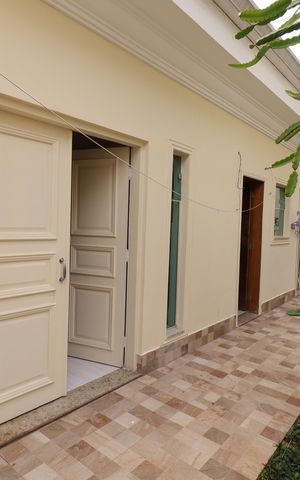 Casa à venda com 248m², 5 quartos e 3 vagasEdícula - Fachada