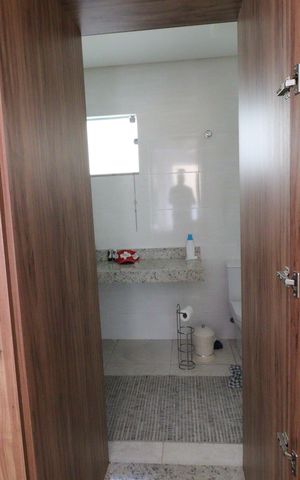 Casa à venda com 248m², 5 quartos e 3 vagasSuíte