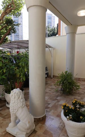 Casa à venda com 248m², 5 quartos e 3 vagasQuintal