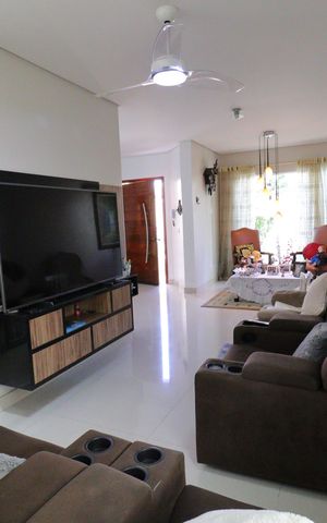 Casa à venda com 248m², 5 quartos e 3 vagasSala