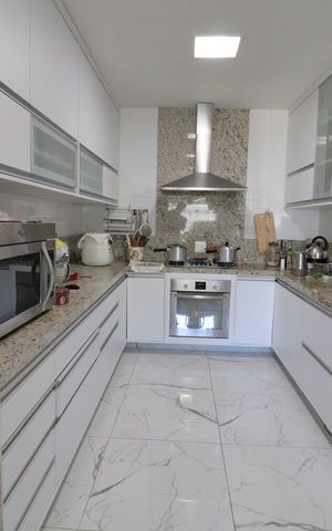 Casa à venda com 248m², 5 quartos e 3 vagasCozinha