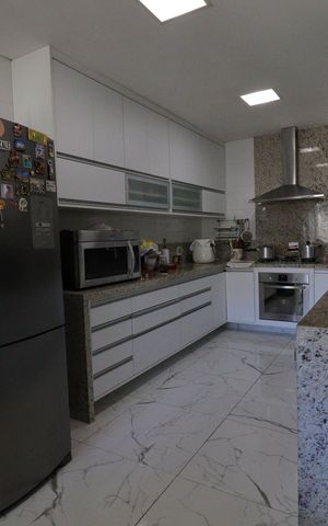 Casa à venda com 248m², 5 quartos e 3 vagasCozinha