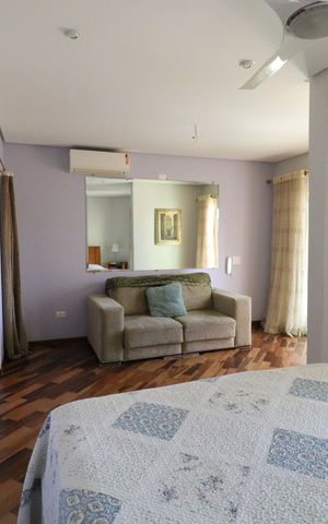 Casa à venda com 248m², 5 quartos e 3 vagasSuíte 3
