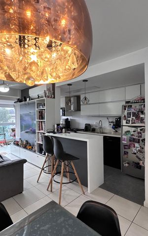 Apartamento à venda com 138m², 3 quartos e 2 vagas Apartamento à venda com 138m², 3 quartos e 2 vagasSala