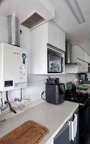 Apartamento à venda com 138m², 3 quartos e 2 vagas Apartamento à venda com 138m², 3 quartos e 2 vagasCozinha e Área de Serviço