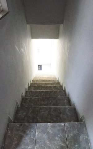Casa de condomínio para alugar com 65m², 2 quartos e sem vagaEscada