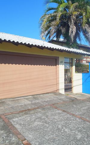 Casa à venda com 300m², 5 quartos e 2 vagasFachada