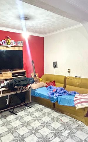 Casa à venda com 300m², 3 quartos e sem vaga Casa à venda com 300m², 3 quartos e sem vagaSala