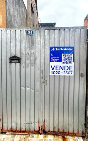 Casa à venda com 300m², 3 quartos e sem vaga Casa à venda com 300m², 3 quartos e sem vagaPlaca instalada na fachada do imóvel