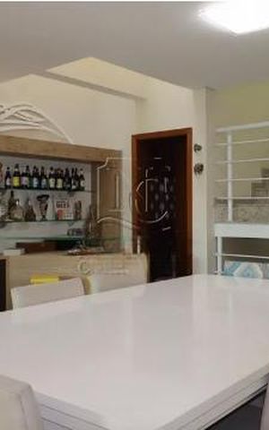 Casa à venda com 217m², 3 quartos e 5 vagas